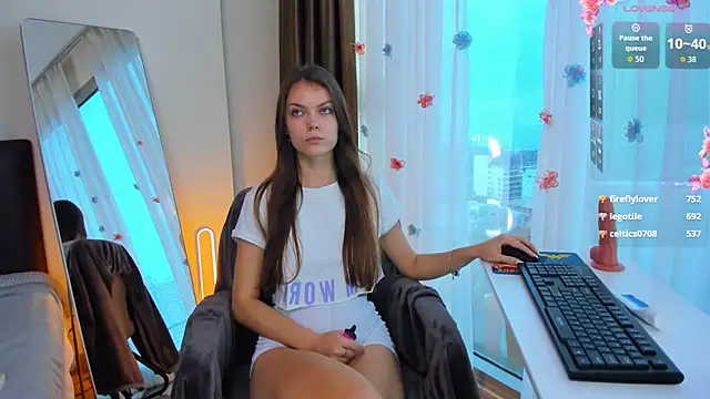 Alice_neon webcam