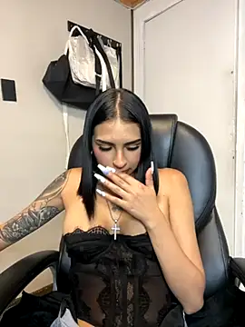 Hilary_pinkk webcam