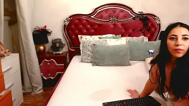 ChristySkye webcam