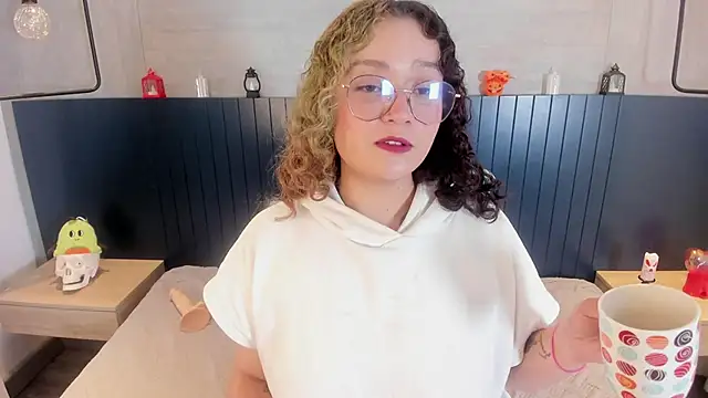 tara_black webcam
