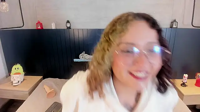tara_black webcam