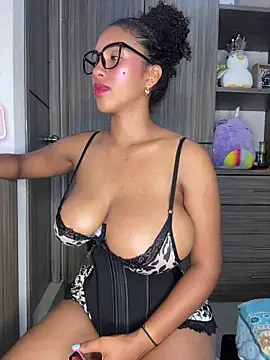Mia_sweet80