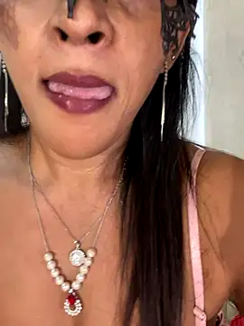 naughtyjaanu webcam