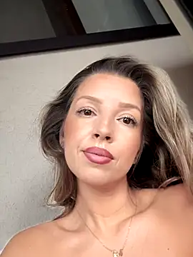 SoniaDeviis webcam