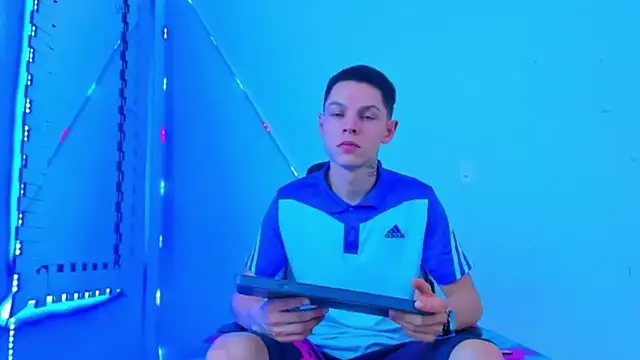 HOT_boy2025 webcam