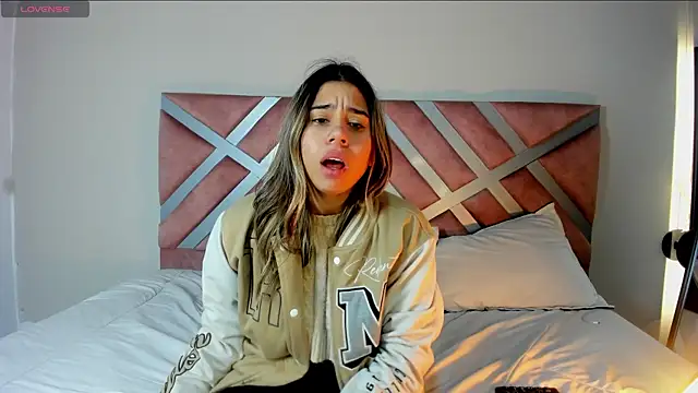 Rachell_criss webcam