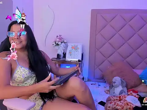 Mia_Lujan webcam
