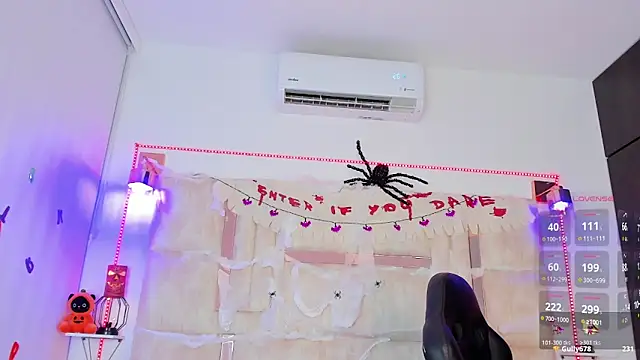 emily__walker webcam