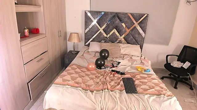 lily_and_wan webcam