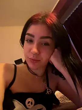 vampyscarlet (F teen) - dildo 5 mins