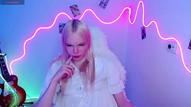Emily_Nyaffee webcam
