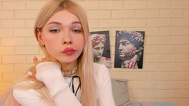 Blondy_Fina webcam