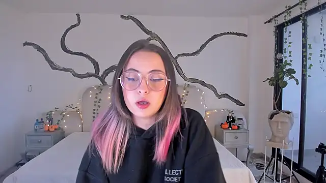SarahCastro1_ webcam