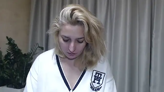 sweetpussy13 webcam