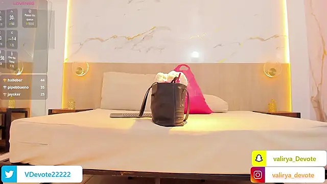 valirya_devote webcam