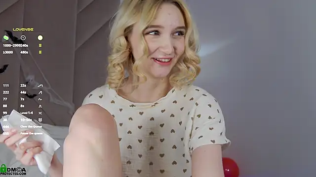 SaraHearts webcam