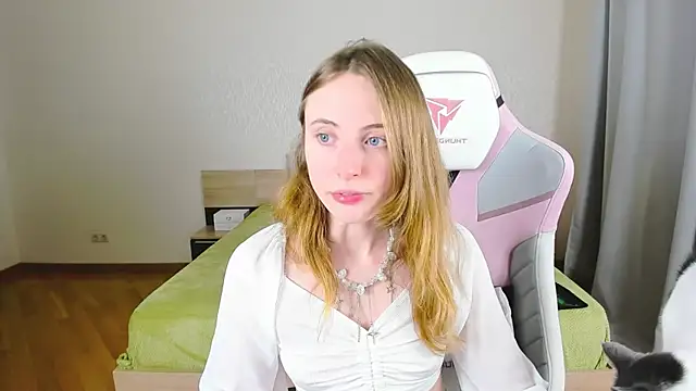 Cowell_Adelina webcam