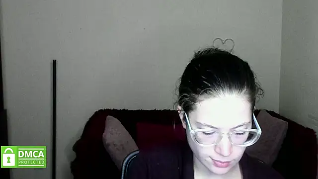 Alicia_redfollow webcam