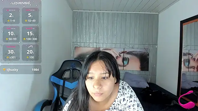 Charis_21 webcam
