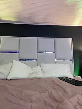 BellaFernandez__ webcam