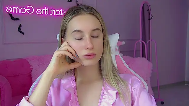 VictoriaHopsons webcam