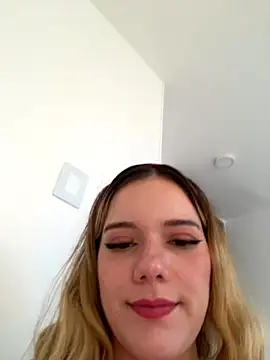 NicoleCut webcam