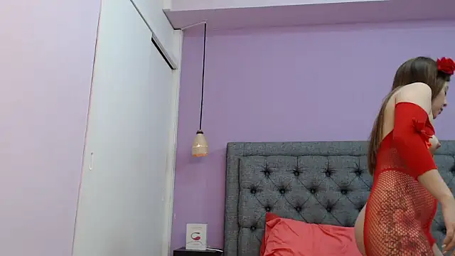 LilaSuni webcam