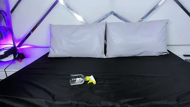 Dulce_Pettit webcam