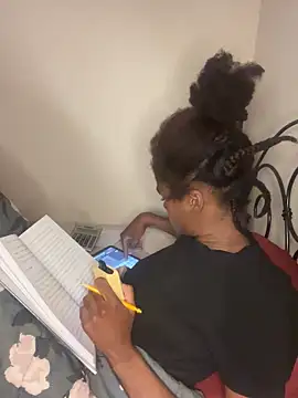 MiriamMoneyAsap webcam