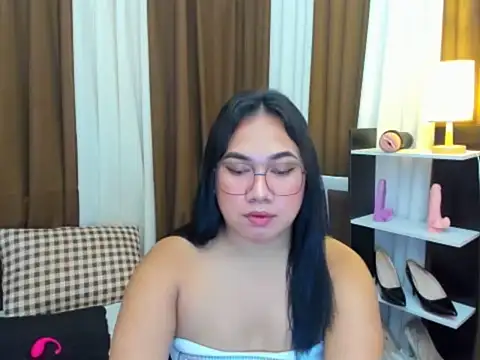 TsUncutKaren webcam