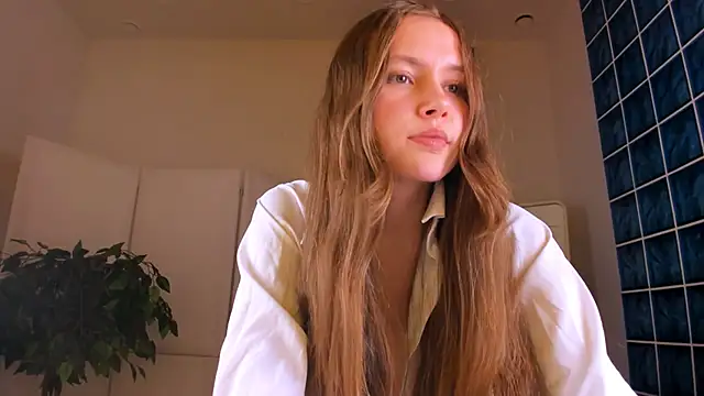 MaryannSoftt webcam
