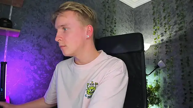AlexxSweet webcam
