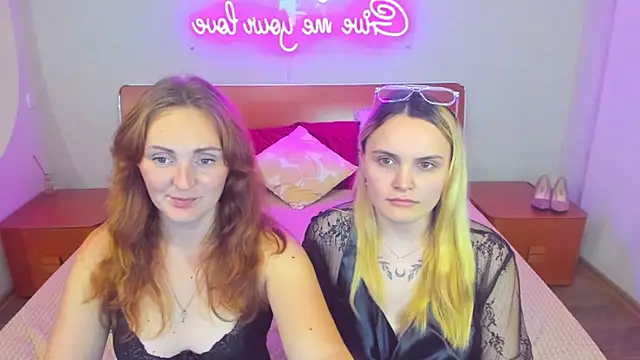 MagicEyess Live Webcam on Stripchat