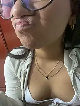 Katy_18 webcam