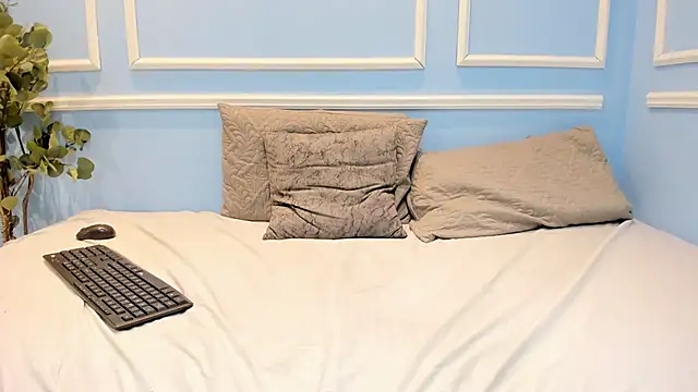 Lucy_Canel webcam