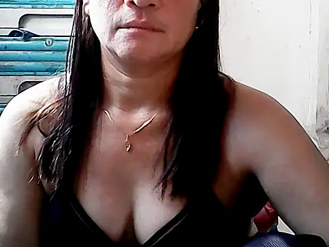 yoursPinayMama1682 webcam