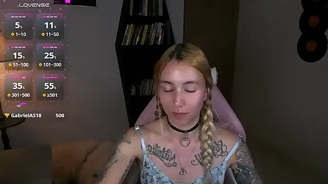 Saucy_Jenn webcam
