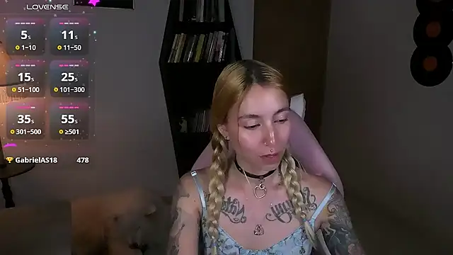 Saucy_Jenn webcam