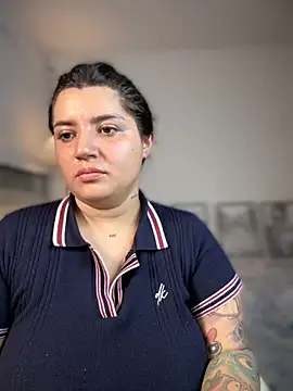 horny_roomiess webcam