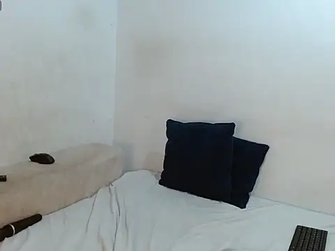 candyy_white webcam