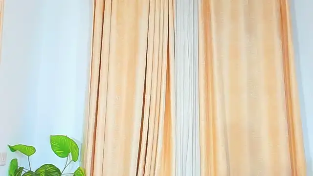 Yummy_squirter webcam