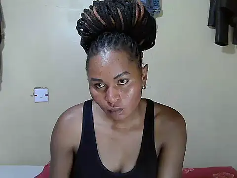 Creamy-Aisha webcam