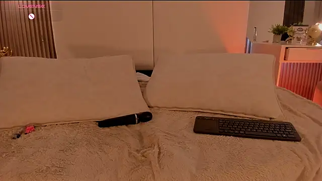 Zoewhitte webcam
