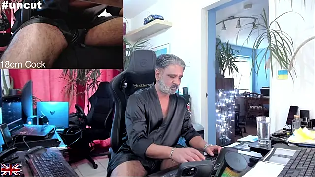 OnlineBossUK webcam