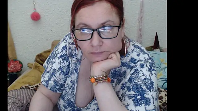 PlayfullMature webcam