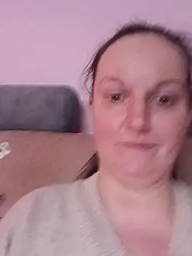 BustyLadyAlma webcam