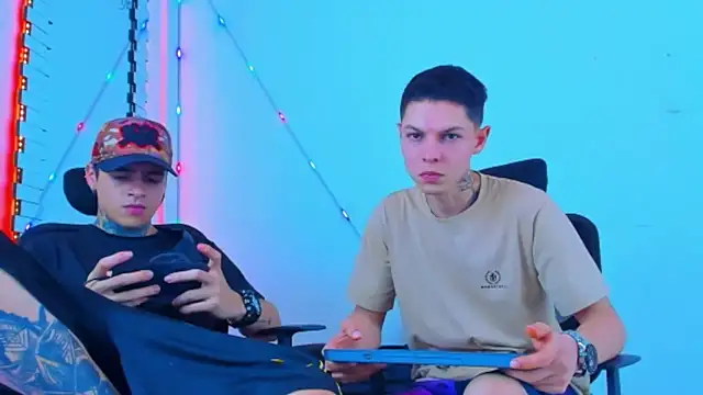 HOT_boy2025 webcam