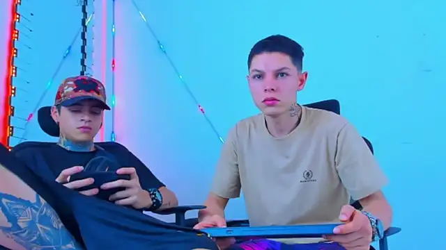 HOT_boy2025 webcam