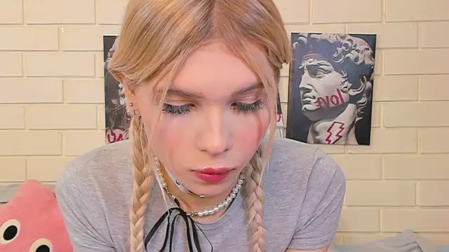 Blondy_Fina webcam