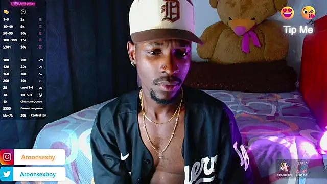 Aroonsexyboy webcam